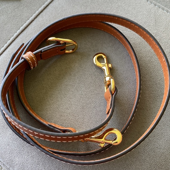 GUCCI Interlocking GG Web Canvas Tote - Picture 14 of 16